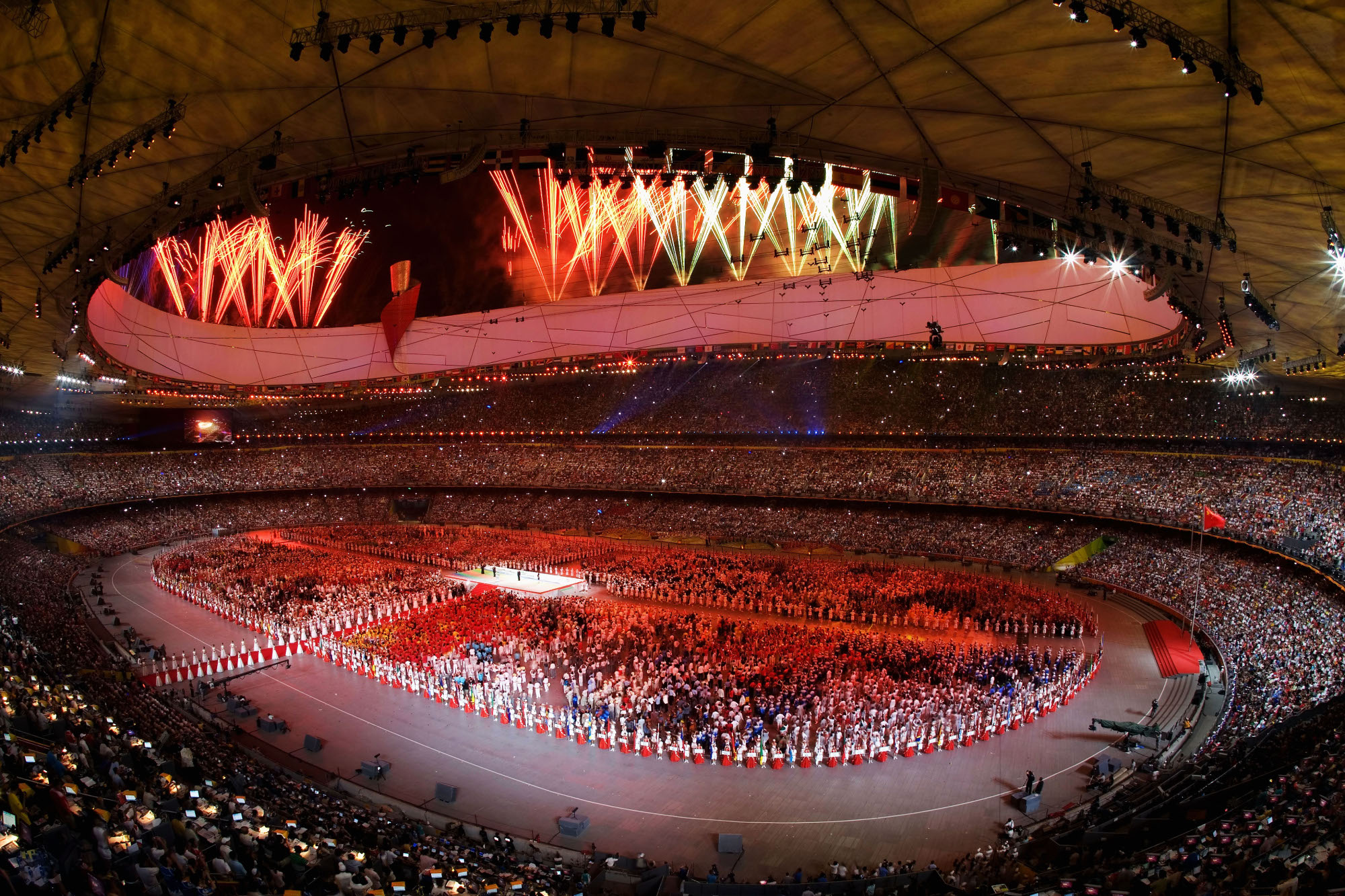 Открытие стадиона олимпийский. Стадион Птичье гнездо в Пекине Олимпийские игры 2022. Олимпийский стадион (Beijing). Церемония открытия Олимпийских игр в Пекине 2008.